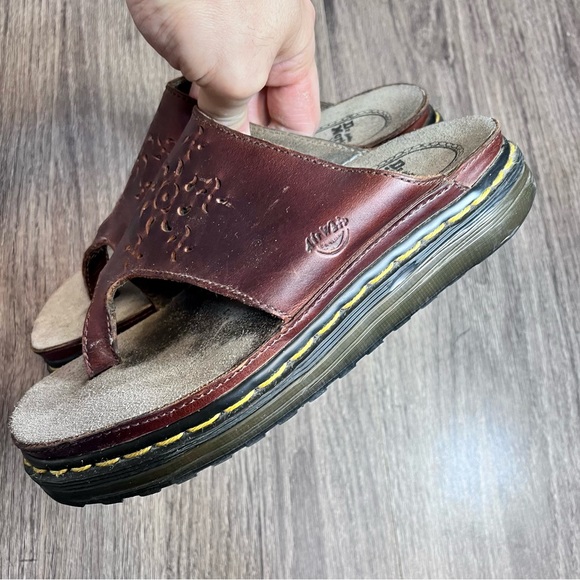 Dr. Martens | Vintage Y2K Thong Low Platform Sandals with Perforated Leather Sz7 - Picture 8 of 16